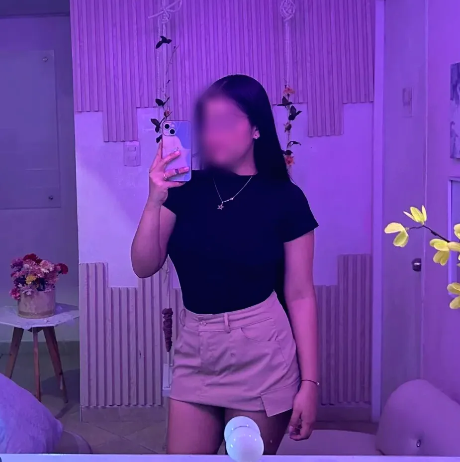 Courtney, 23