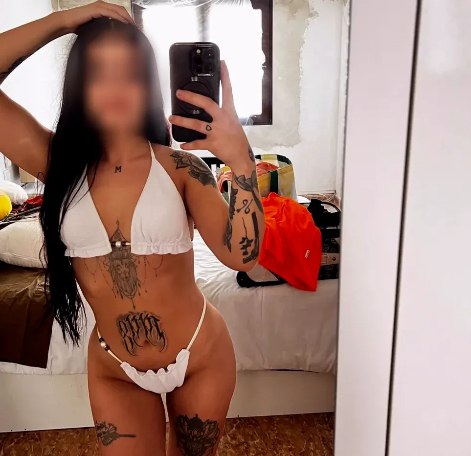 Dina, 28