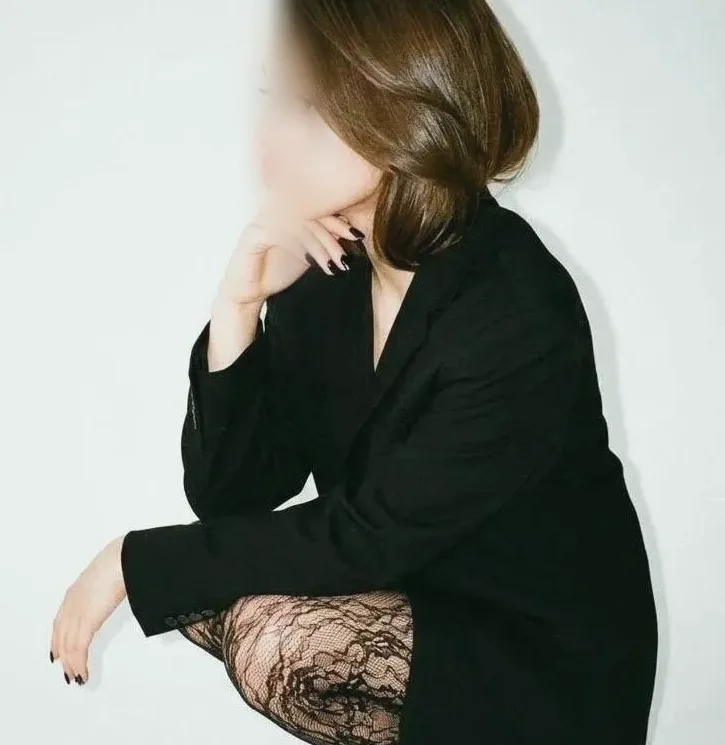 Ella, 19