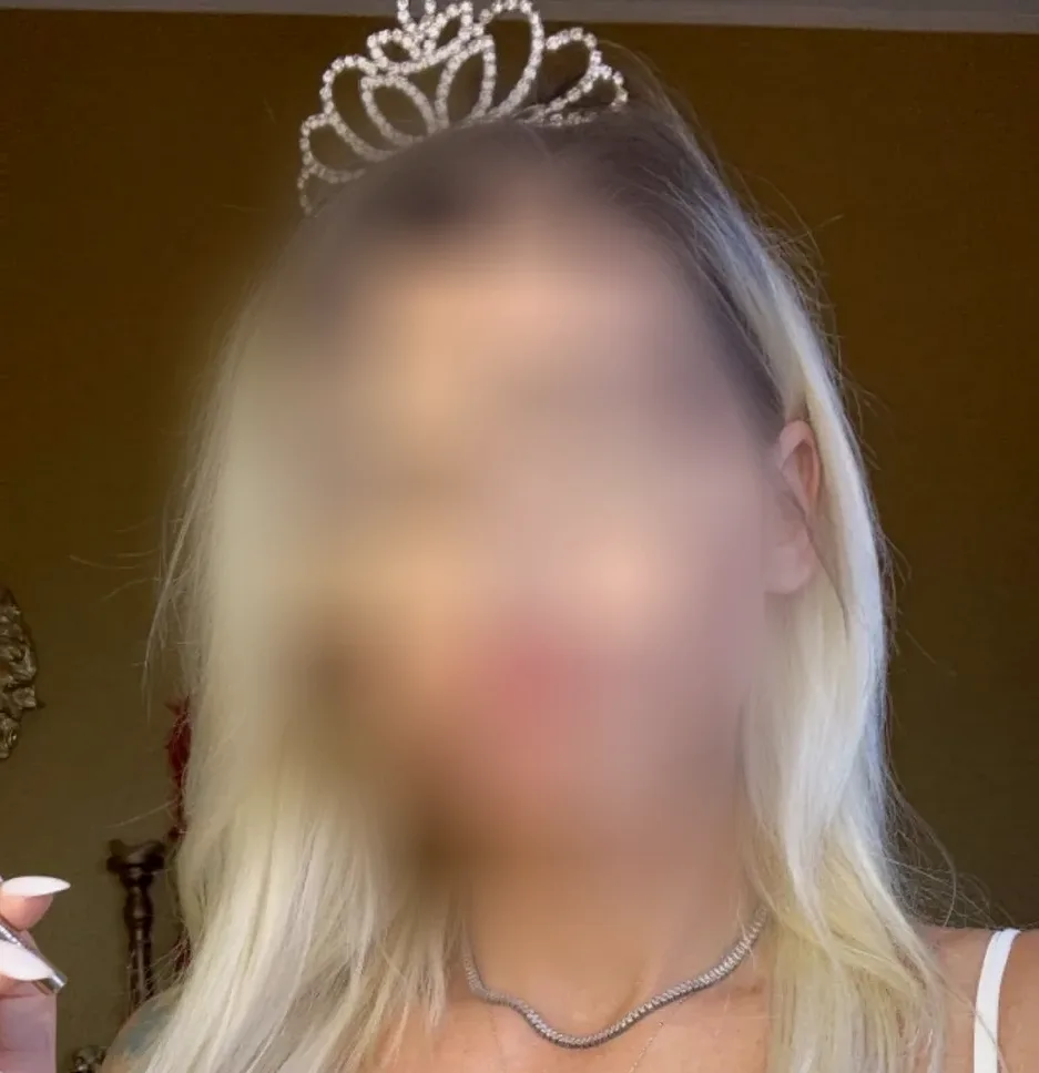 Farah, 35