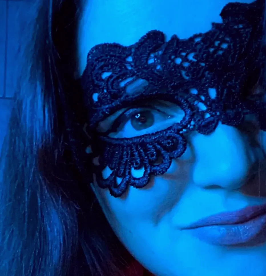 Holly, 29