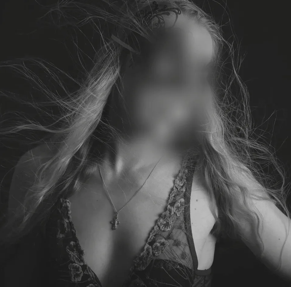 Isobel, 34
