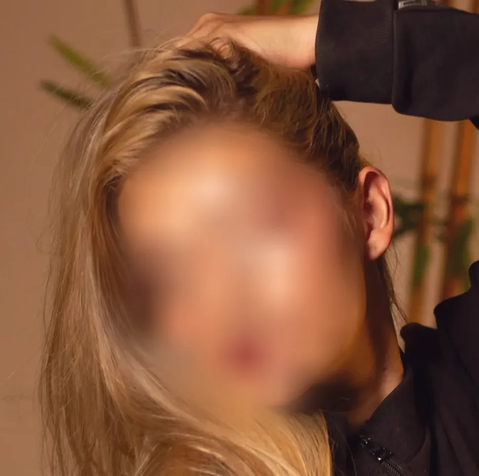 Mariam, 25