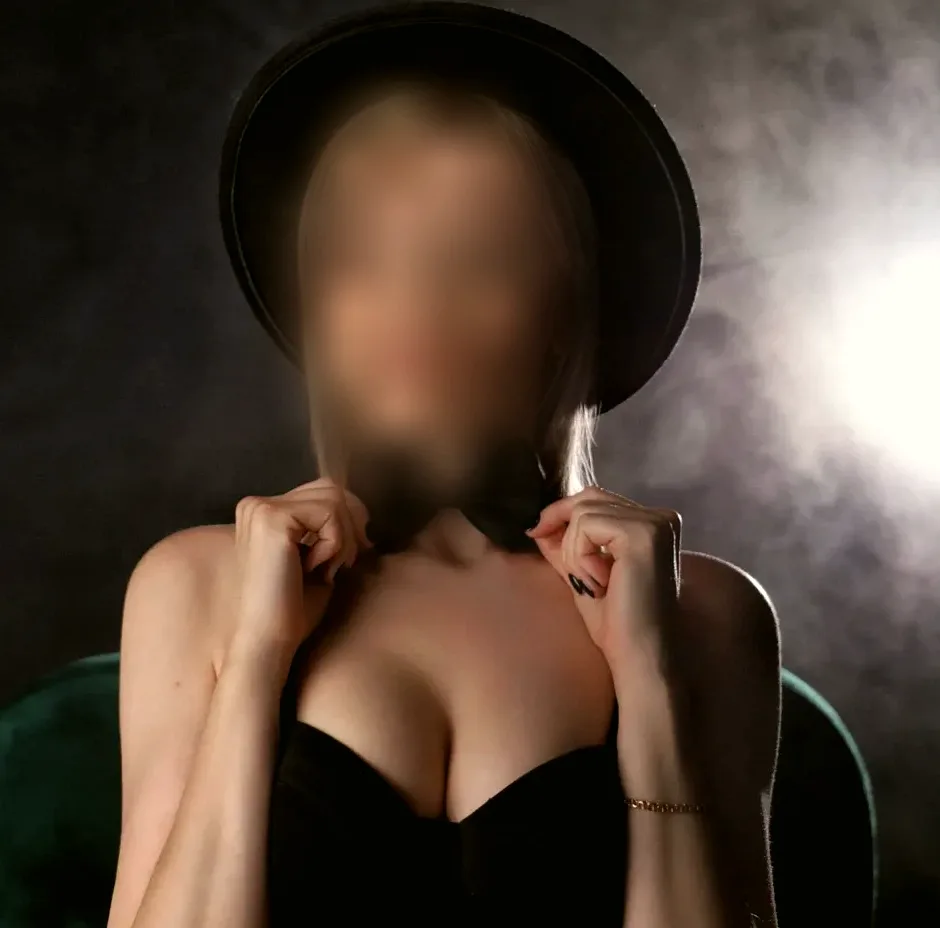 Rhian, 39
