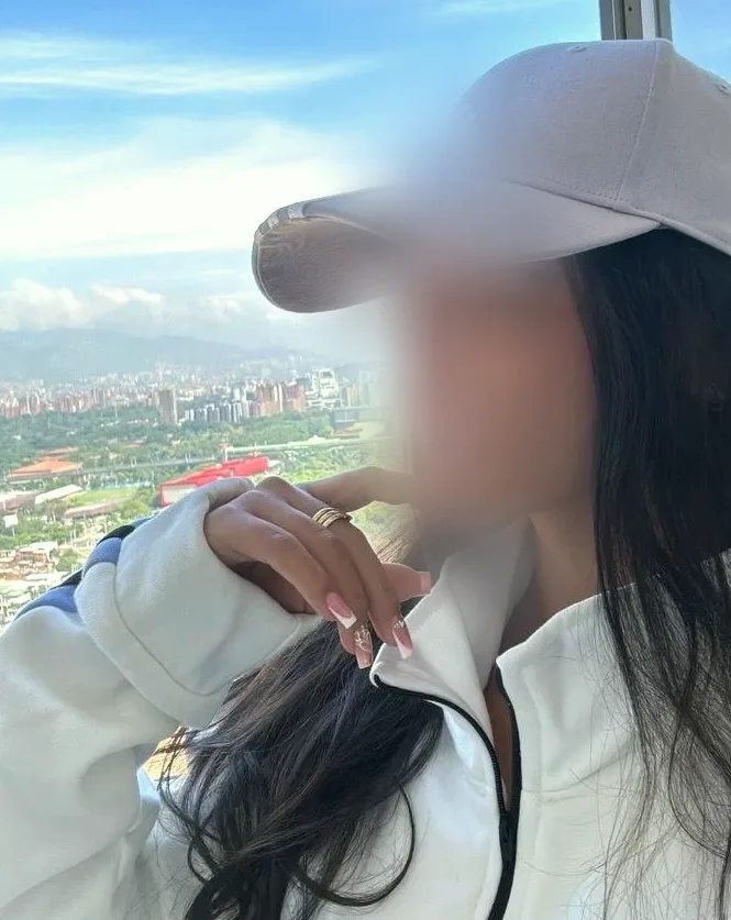 Zara, 23